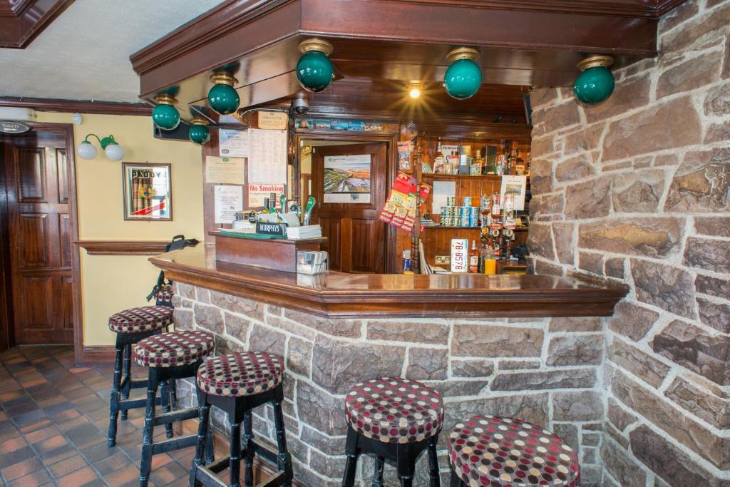 Larkin'S Pub, Restaurant, And B&B Milltown エクステリア 写真