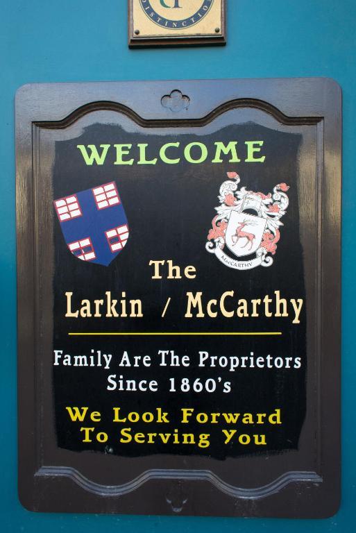 Larkin'S Pub, Restaurant, And B&B Milltown エクステリア 写真